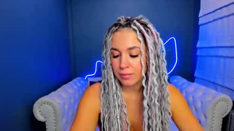 Snapshot of roxy_mars chatting on October 23, 2:02 am Roxy online show from October 23, 2:02 am