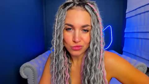 Snapshot of roxy_mars chatting on October 10, 2:17 am Roxy online show from October 10, 2:17 am