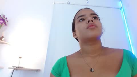 roxy_stone1 online show from September 15, 7:26 pm