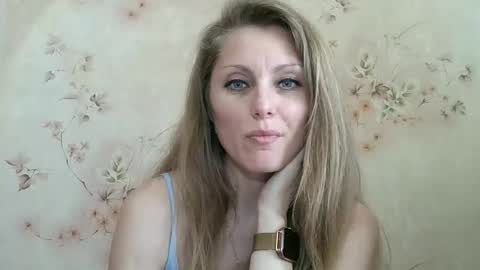 roxyfox18x01 online show from April 14, 3:04 pm