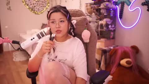 roxysuh online show from October 24, 8:04 am