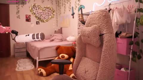 roxysuh online show from June 22, 3:25 am