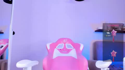 AnikaIm so hot that Ive already burned myself do you want me to set you on fire too  online show from February 14, 1:08 pm