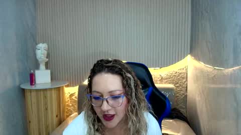 rubia_encantada_r online show from February 20, 8:22 pm