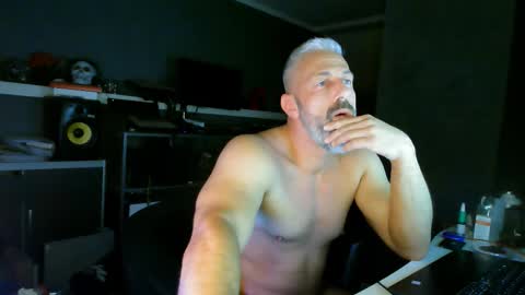 Chico que rico Caliente online show from February 6, 4:49 am