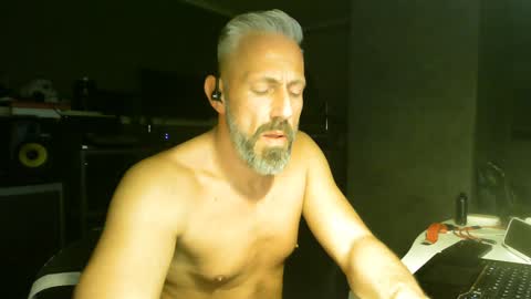 Chico que rico Caliente online show from February 7, 12:20 am