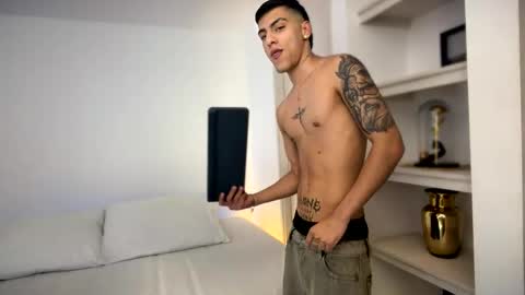  R U S S E L L  online show from November 20, 6:49 pm