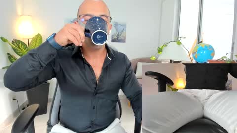 ryan_master_ online show from December 19, 1:18 pm