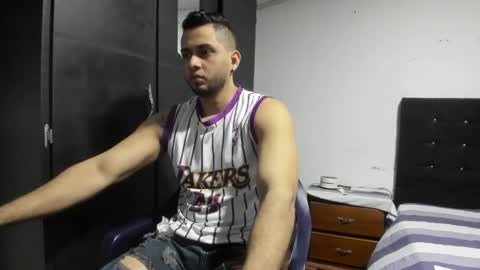 ryan_xc1 online show from January 9, 2:17 am