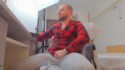 Ryanstone  online show from March 25, 6:20 am