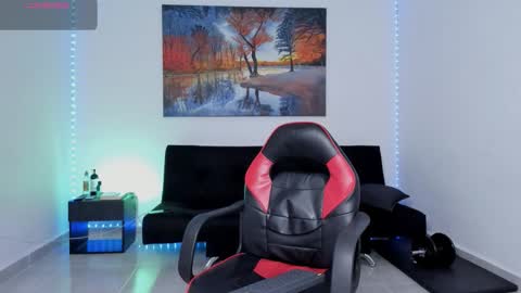 ryanwhite3 online show from February 5, 11:41 pm