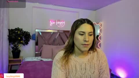Snapshot of saaya_tay chatting on February 27, 11:39 am saaya_tay online show from February 27, 11:39 am