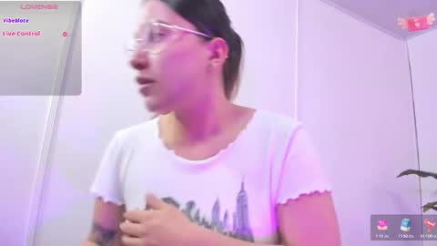 Snapshot of saaya_tay chatting on September 17, 3:32 am saaya_tay online show from September 17, 3:32 am