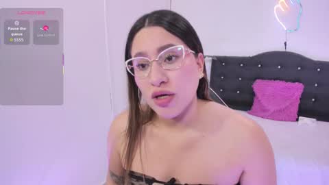Snapshot of saaya_tay chatting on October 15, 4:05 am saaya_tay online show from October 15, 4:05 am