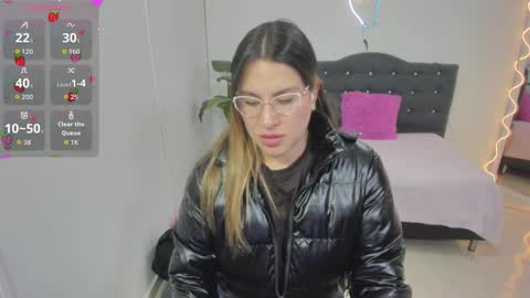 Snapshot of saaya_tay chatting on September 15, 3:08 am saaya_tay online show from September 15, 3:08 am