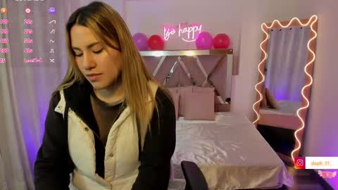 Snapshot of saaya_tay chatting on February 22, 11:35 am saaya_tay online show from February 22, 11:35 am