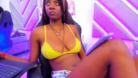 SabrinnaBrownn online show from October 17, 7:01 am