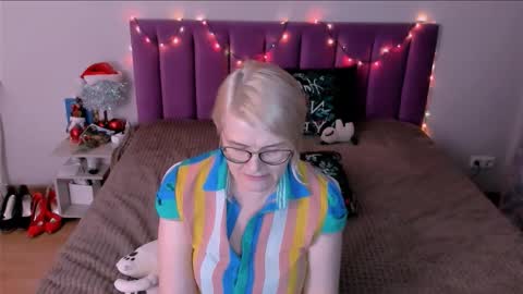 Sabrina MacMarren online show from January 9, 5:40 pm