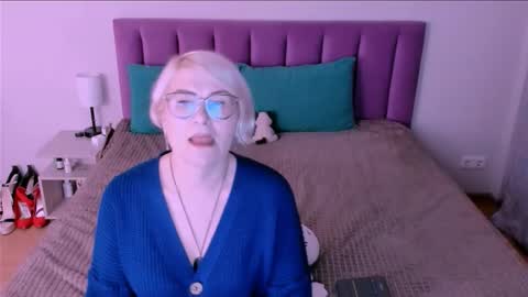 Sabrina MacMarren online show from September 23, 7:09 pm