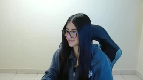 Sahaliefox  online show from June 6, 8:58 pm