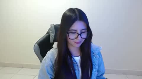 Sahaliefox  online show from November 2, 11:05 pm