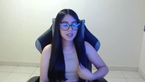 Sahaliefox  online show from December 3, 11:48 pm