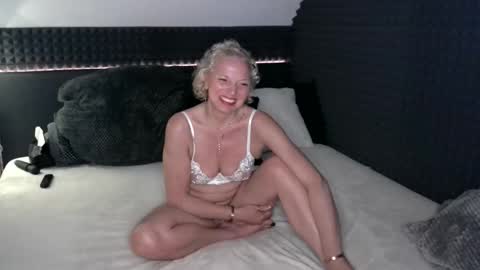 sailormoon40 online show from March 19, 9:42 pm