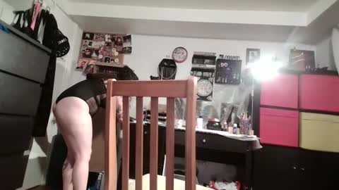 salemsslut online show from December 2, 7:01 pm