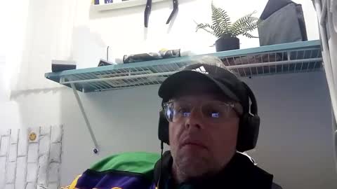 salis1981 online show from March 2, 5:01 am