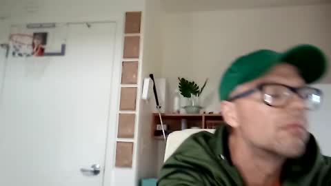 salis1981 online show from March 2, 11:42 pm