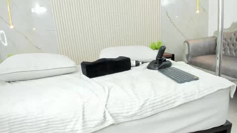 sally rosses online show from December 13, 7:53 pm