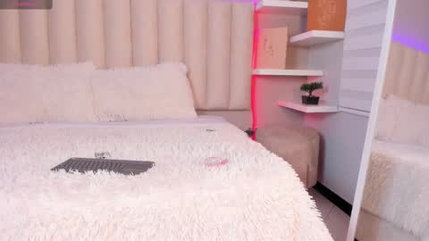  Sally White  online show from September 10, 3:07 am