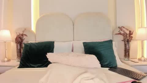   online show from December 4, 9:58 pm