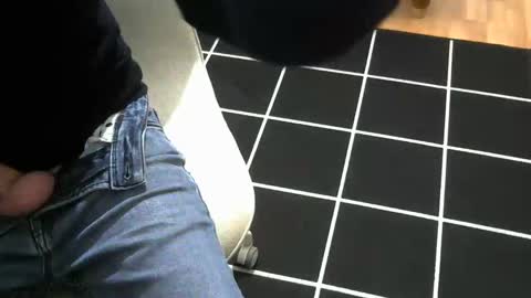 sam4845 online show from May 6, 8:37 pm