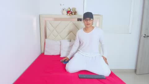 sam_tnt9 online show from July 3, 2:16 am