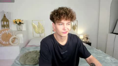 Sam online show from October 1, 1:32 pm