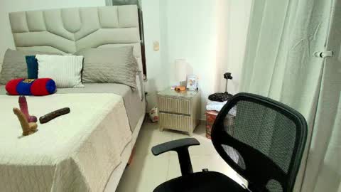 Samanta Stone online show from April 13, 9:52 pm