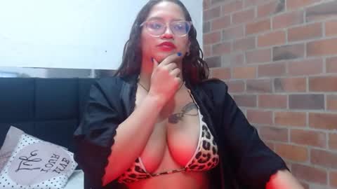 Snapshot of samantha__karolstone chatting on October 12, 3:43 am SAMANTHA online show from October 12, 3:43 am
