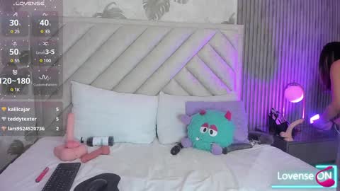 Samantha  online show from February 8, 8:09 am