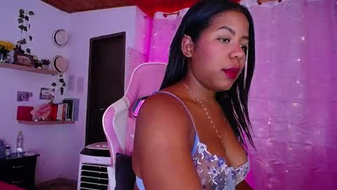 Snapshot of samanthabloom570089 chatting on December 7, 11:45 am Samantha Bloom online show from December 7, 11:45 am