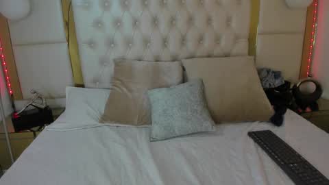 samantharoseee online show from October 6, 1:40 pm