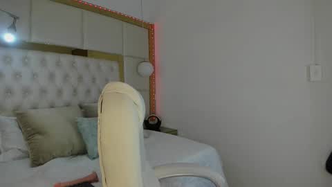 samantharoseee online show from September 30, 2:05 pm