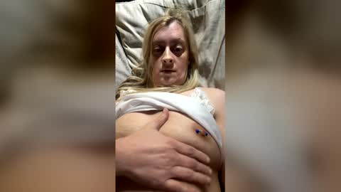 sammiebeck88 online show from April 4, 6:31 am