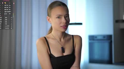 Vivienne online show from July 9, 5:00 am