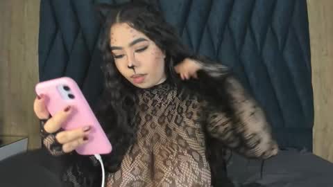 S A M Y  G R E Y  online show from October 31, 3:51 am