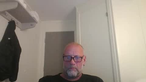 sandnesrune523 online show from May 18, 5:41 pm