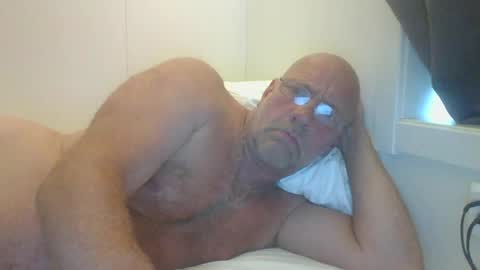 sandnesrune523 online show from July 8, 5:11 am
