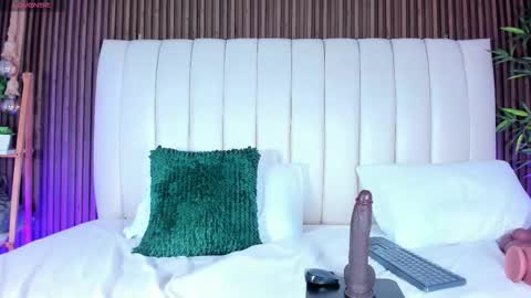 Snapshot of sandramilerr chatting on September 14, 4:37 am Sandra online show from September 14, 4:37 am