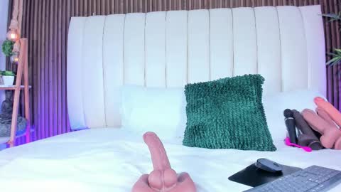 Snapshot of sandramilerr chatting on October 2, 4:44 am Sandra online show from October 2, 4:44 am