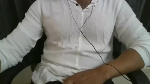 Snapshot of sanjuu2025 chatting on October 31, 8:15 am sanjuu online show from October 31, 8:15 am